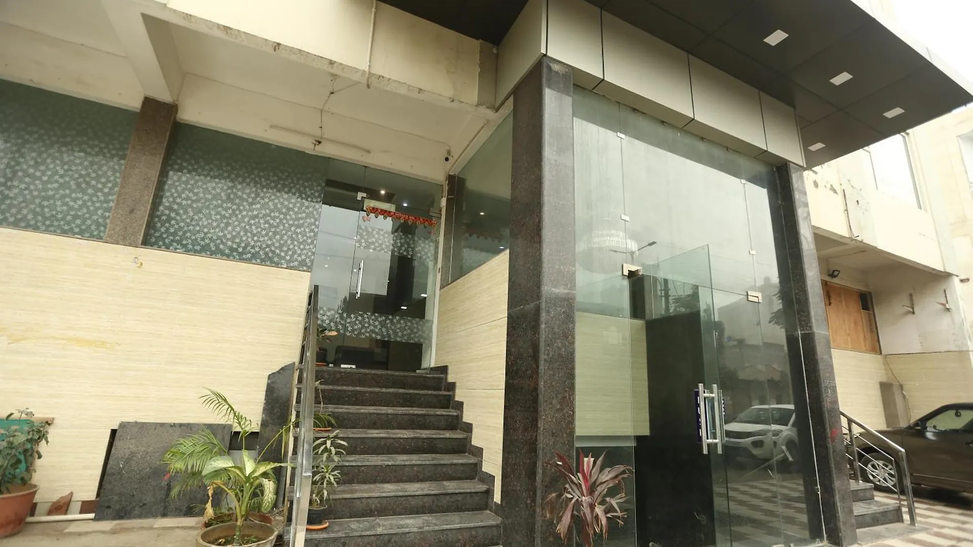אגרה Hotel Orchid & Banquet 3*,  הודו